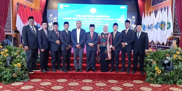 Gubernur Al Haris Lantik 7 Anggota Komisioner KPID Provinsi Jambi