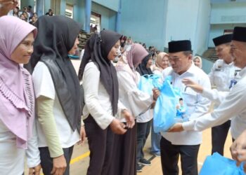 Hadir Peringatan May Day 2024, Al Haris Bagikan 1.000 Paket Sembako