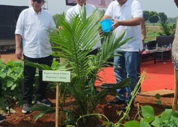 Tanam Perdana Kelapa Sawit, Denny Ramadhan: “Kita Tanam dengan AKHLAK”