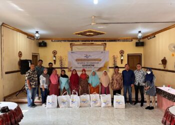 Sinergi Membangun Harmoni: Tim TJSL PTPN I Regional 3 Bagikan Paket Sembako