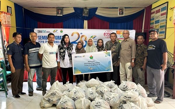 Dua Desa Dapat 400 Paket Sembako PTPN IV Regional 4