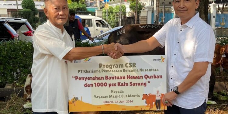 Corporate Social Responsibility Program : PT KPBN Salurkan Hewan Qurban dan 1000 Pcs Kain Sarung
