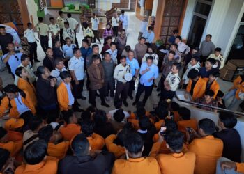 Sempat ciut, Rektor UNJA Temui Mahasiswa
