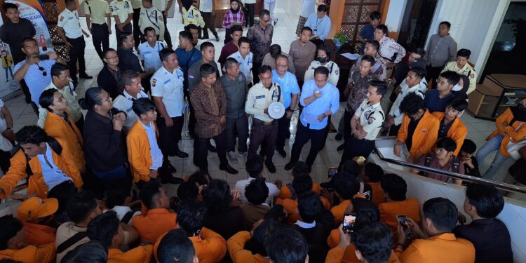 Sempat ciut, Rektor UNJA Temui Mahasiswa