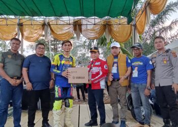 Al Haris Tutup Gubernur Cup 1 Super Grasstrack Cirkuit MPK Bangko