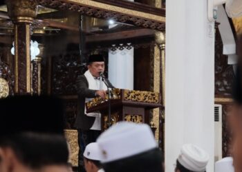 Sholat Idul Adha di Masjid Agung Al Falah, Al Haris Serahkan Hewan Kurban dan Doakan Jamaah Haji Jambi