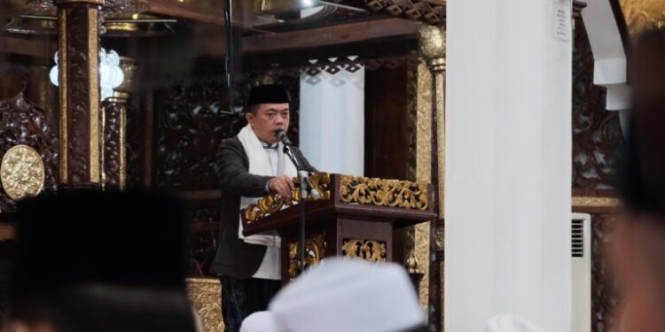 Sholat Idul Adha di Masjid Agung Al Falah, Al Haris Serahkan Hewan Kurban dan Doakan Jamaah Haji Jambi