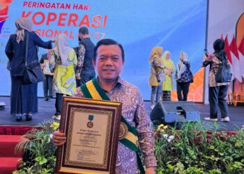 Al Haris Terima Penghargaan Bintang Abhinaya Jagadhita dari Dekopin 