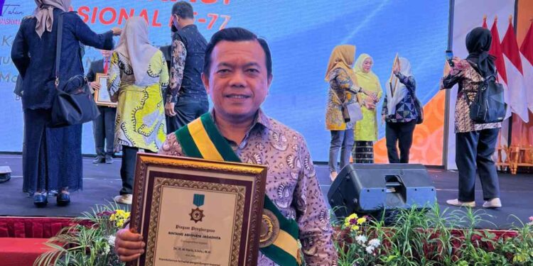 Al Haris Terima Penghargaan Bintang Abhinaya Jagadhita dari Dekopin 