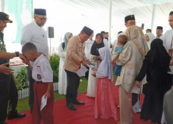 Gubernur Al Haris Berbagi Kebahagiaan Bersama Ribuan Anak Yatim