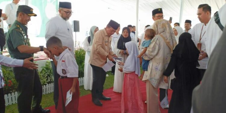 Gubernur Al Haris Berbagi Kebahagiaan Bersama Ribuan Anak Yatim