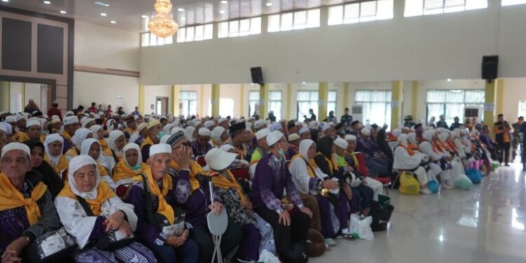 Gubernur Al Haris Harap Jemaah Haji Jadi Teladan di Tengah Masyarakat
