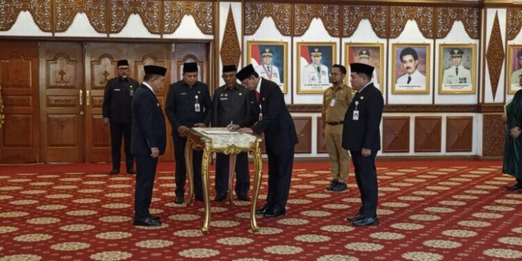 Al Haris Lantik Muzakir jadi Kadis PUPR dan Johansyah jadi Asisten II