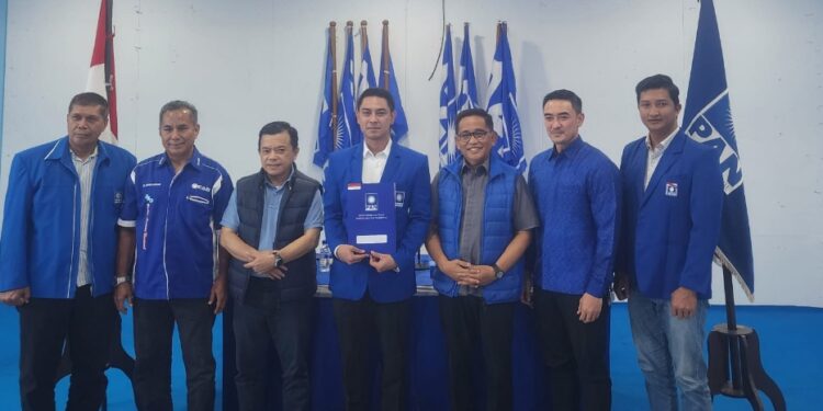 Al Haris dan Zola Hadiri Penyerahan SK Ketua DPD PAN Tanjab Timur ke Zumi Laza