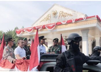 Region Head PTPN IV Regional 6 KSO Ikut Pengibaran Bendera Merah Putih Raksasa