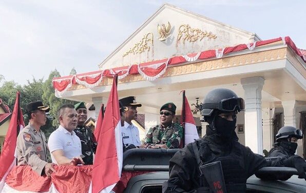 Region Head PTPN IV Regional 6 KSO Ikut Pengibaran Bendera Merah Putih Raksasa
