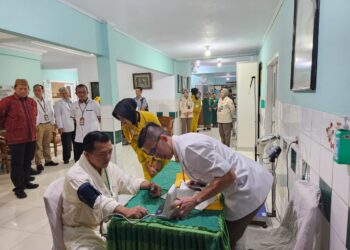 Haris-Sani Jalani Cek Kesehatan di RS Bratanata Jambi 
