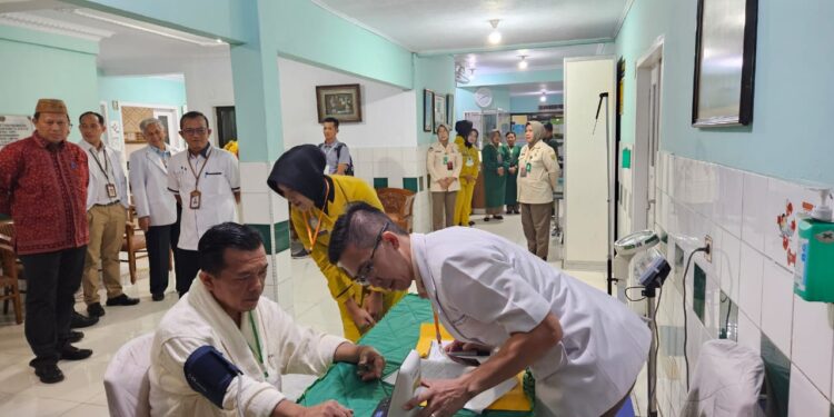 Haris-Sani Jalani Cek Kesehatan di RS Bratanata Jambi 