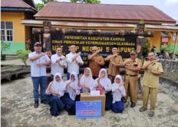 Distribusikan 28 Komputer, Komitmen PTPN IV Regional III Perkuat Cyber Education Sekolah Pinggiran