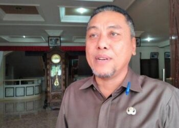 Oknum Lurah Pasang Baliho Paslon, Ini Respon Sekda Tanjab Timur
