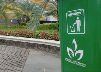 Mesjid Agung Lubuk Pakam Terima Bantuan Tong Sampah dari PTPN1 Regional 1