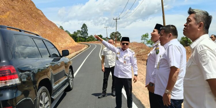 Jalan Batang Asai Mulus di Era Gubernur Al Haris, Warga Gelar Syukuran