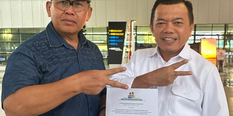 Resmi, Al Haris Serahkan SK Tim Pilgub Jambi Disaksikan Jenderal Dudung