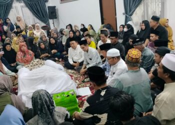 Al Haris Melayat ke Rumah Duka Rektor UIN Alm Prof As’ad Isma