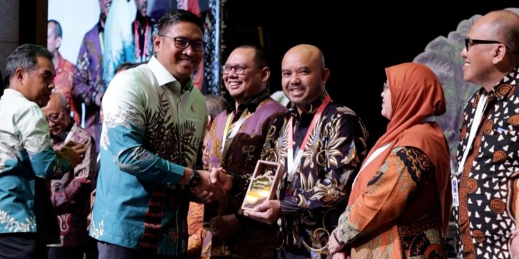 PT RPN-PPKS Raih Penghargaan di BUNEX 2024 atas Inovasi Energi Terbarukan Biodiesel B50