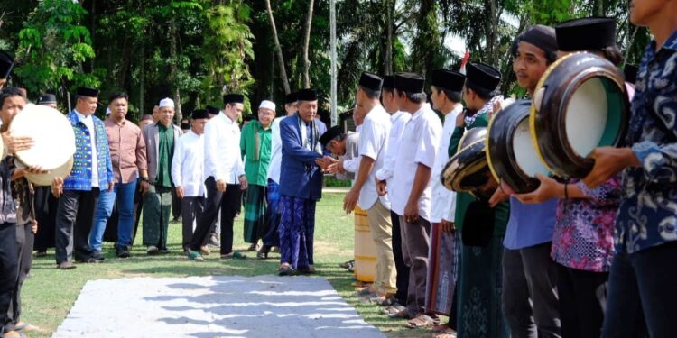 Hadiri Pengajian Akbar: Warga Mersam Antusias Sambut Kedatangan Abdullah Sani