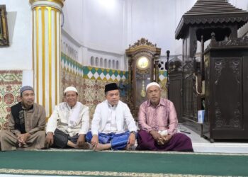 Al Haris Subuh Berjamaah Bersama Warga di Masjid Tua Bungo