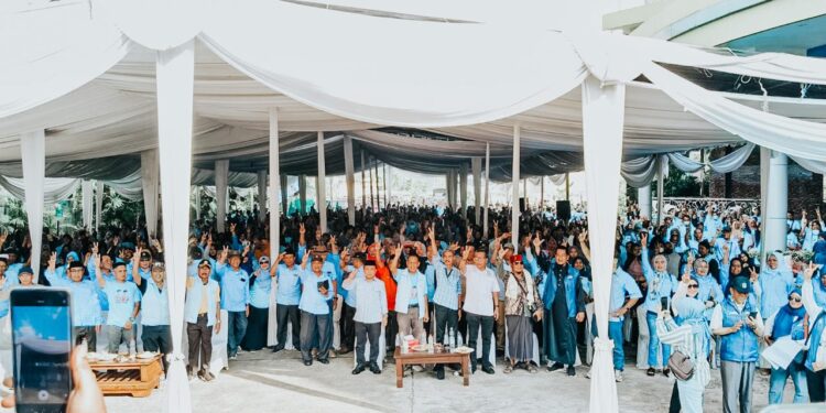 Al Haris Silaturahmi dengan Ribuan Tim Pemenangan Haris-Sani Alam Barajo