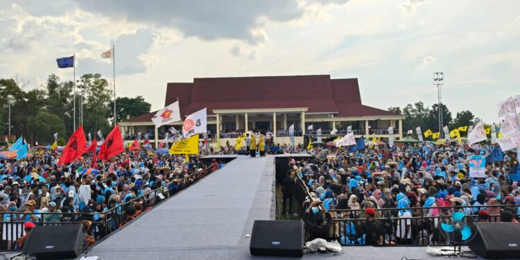 Di Hadapan Puluhan Ribu Massa Kampanye Akbar Haris-Sani, Eddy Soeparno: Haris-Sani Lanjutkan 