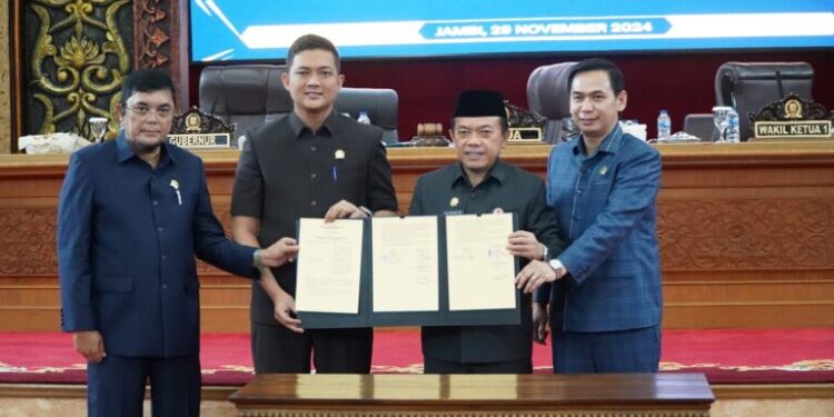Gubernur Al Haris Apresiasi DPRD Bahas APBD 2025 Tepat Waktu
