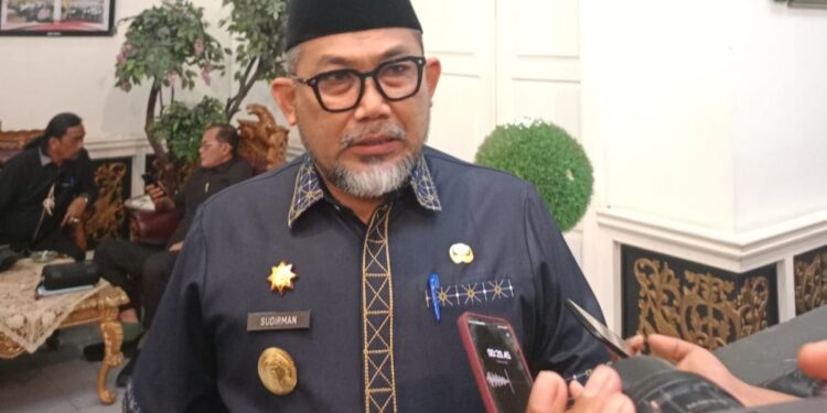 Pjs. Gubernur Sudirman Apresiasi Pandangan Umun Fraksi DPRD Terhadap RAPBD 2025