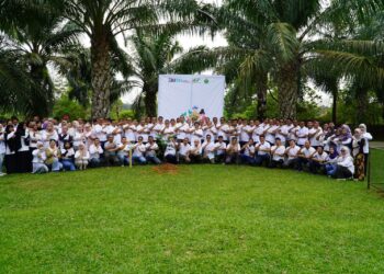 PTPN IV Regional 4 Sumbang dan Tanam 1.700 Pohon