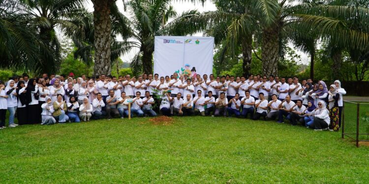 PTPN IV Regional 4 Sumbang dan Tanam 1.700 Pohon