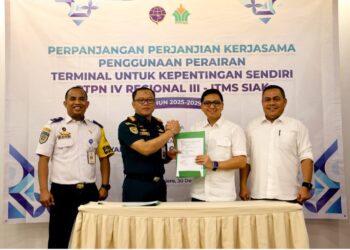 PTPN IV Regional III dan KSOP Kelas II Pekanbaru mengikat Perjanjian Penggunaan Perairan untuk TUKS ITMS Siak