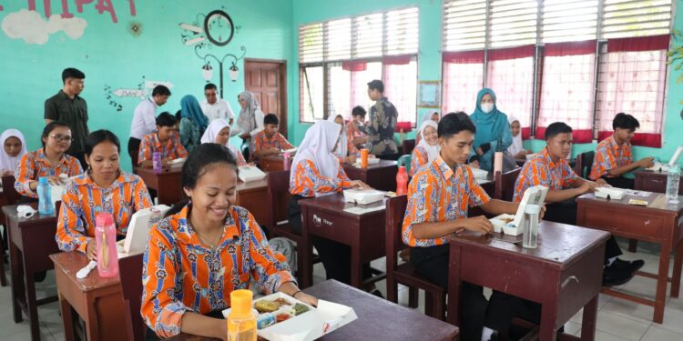 Wujudkan Generasi Indonesia Emas, PTPN IV PalmCo usung Makan Bergizi Gratis di Sumatera dan Kalimantan