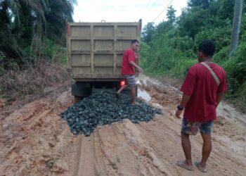 PTPN IV Bantu Perbaikan Jalan Lintas Tiga Desa