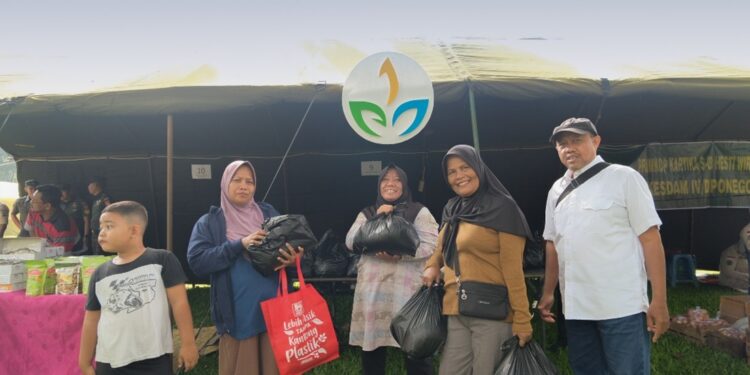 PTPN I Regional 3 Berpartisipasi Dalam Bazar TNI Kodam IV/Diponegoro dengan Kegiatan Pasar Murah Sembako