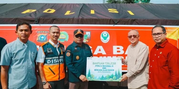 PTPN IV Regional III Salurkan 4 Ton Sembako hingga Al-Qur’an