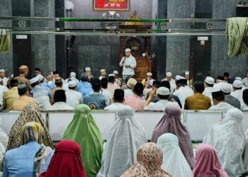 Safari Subuh di Masjid Fastabiqul Khoirot Pematang Sulur, Gubernur Al Haris Hadirkan Ustadz Ucay