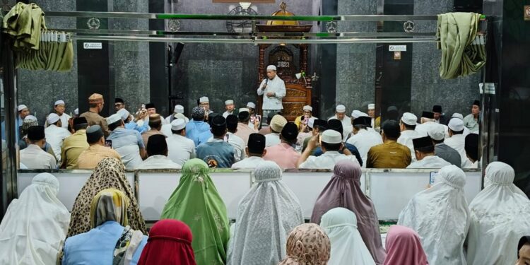 Safari Subuh di Masjid Fastabiqul Khoirot Pematang Sulur, Gubernur Al Haris Hadirkan Ustadz Ucay