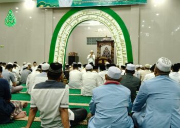Gubernur Al Haris Bersama Pejabat Pemprov Jambi Safari Subuh di Masjid Shobahul Khoiriyah Thehok