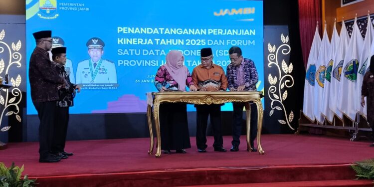 Disaksikan Al Haris: Kepala OPD Pemprov Jambi Tandatangani Perjanjian Kinerja 2025