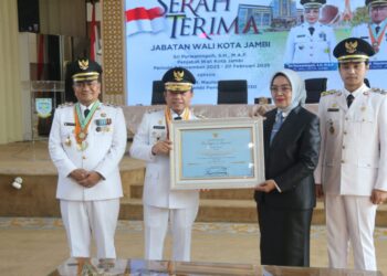 Gubernur Al Haris Saksikan Serah Terima Jabatan Walikota dan Wakil Walikota Jambi