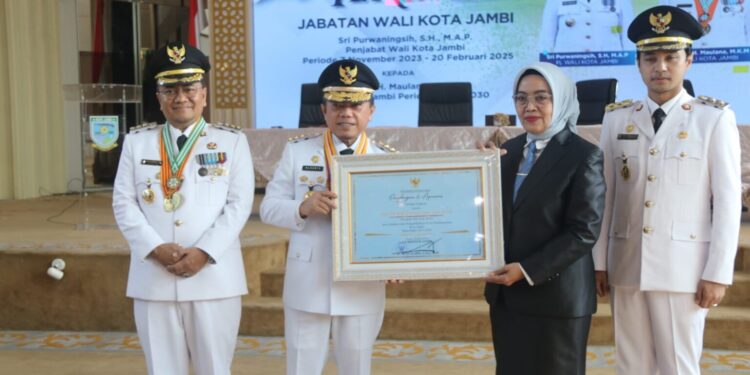 Gubernur Al Haris Saksikan Serah Terima Jabatan Walikota dan Wakil Walikota Jambi