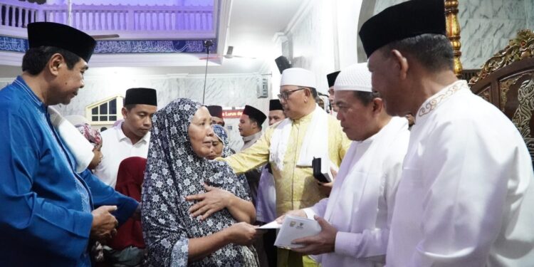 Safari Ramadhan di Merangin, Al Haris Santuni Anak Yatim dan Lansia