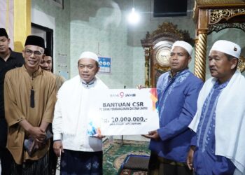 Gubernur Al Haris Serahkan Bantuan untuk Pembangunan Masjid di Jangkat